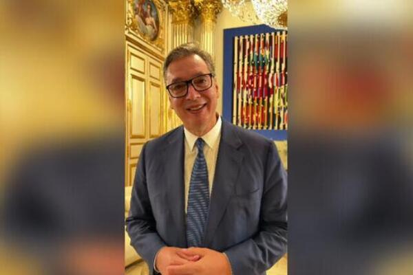 "Malo ekskluzive iz Jelisejske palate:" Oglasio se Vučić uoči sastanka sa Makronom (VIDEO)