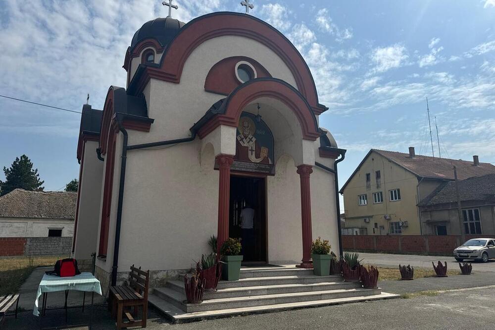Ovo je crkva ispred koje je ranjen Milan kod Obrenovca: Pokušao da pobegne unutra, beton natopljen krvlju! (FOTO)