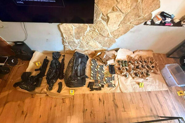 Policija otkrila bunker usred Beograda: U njemu pronađene automatske puške, bombe i municija