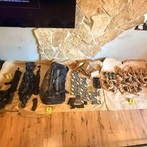 Policija otkrila bunker usred Beograda: U njemu pronađene automatske puške, bombe i municija