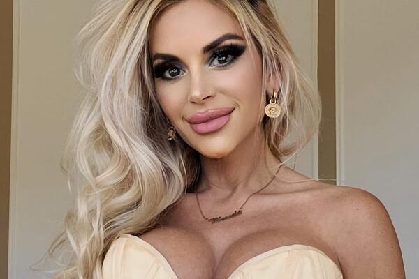 UBRIZGAVA KRV ROĐENOG SINA DA SE PODMLADI! Živa BARBIKA potrpšila 99.000 evra na zahvate, sad izgleda OVAKO (FOTO)