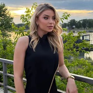 FATALNA PLAVUŠA JE NOVA VODITELJKA NA RTS-U! Ćerka je uglednog NOVINARA, trenitra TEKVONDO, lepa je kao SLIKA! FOTO