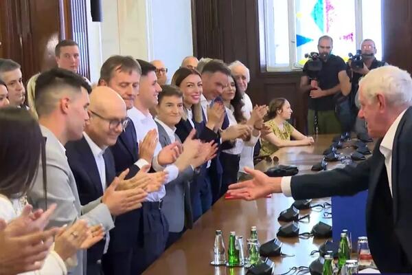 RIK proglasio listu "Aleksandar Vučić - Ujedinjena Srbija" pod rednim brojem jedan