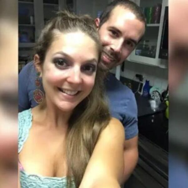 DOŠAO KUĆI I ZATEKAO ŽENU I SINA U VRELOJ AKCIJI! Bili potpuno goli na kauču, a onda je izgovorila BIZARNU rečenicu
