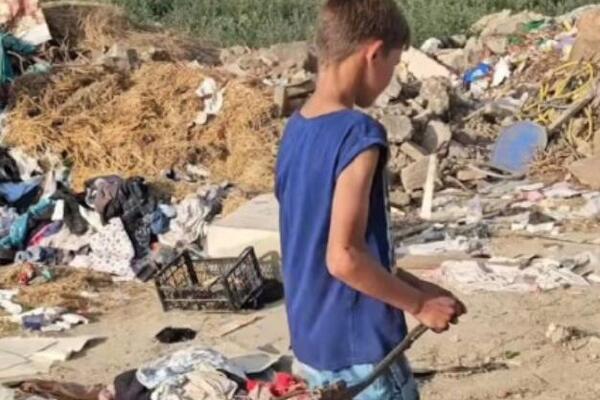 "PLAKAO SAM KAD ME MAMA OSTAVILA NA AUTOBUSKOJ STANICI, NE ZNAM KO JE MOJ TATA!" Bolna priča malog Dušana iz Titela