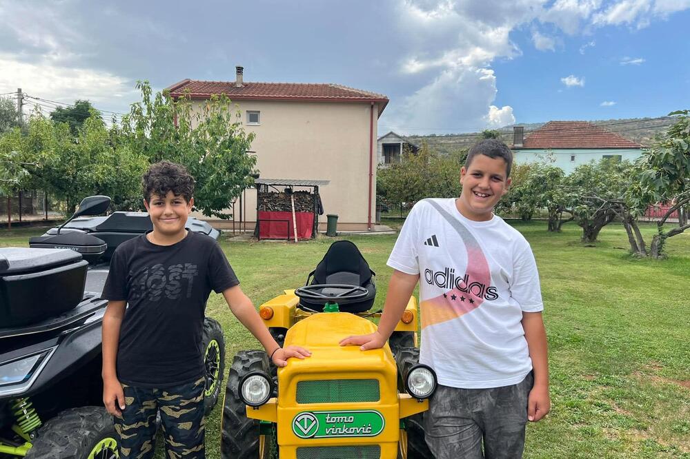 Braća Dušan (14) i Đorđe (12) celo leto radili teške poslove, pa... Ono što su uradili sa novcem oduševljava (FOTO)