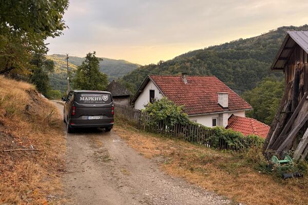 "ZAJEDNO SU SEDELI U KAFANI...": Ovo je kuća u kojoj je svirepo ubijen muškarac, muk i neverica u ivanjičkom selu