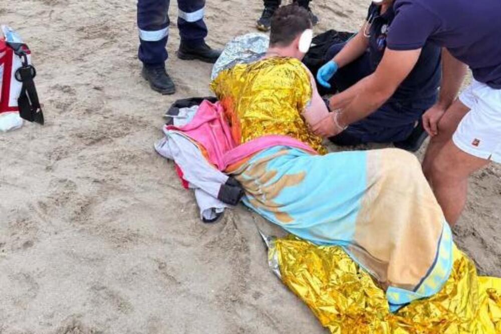 DRAMATIČNE FOTOGRAFIJE REANIMACIJE SRBINA U GRČKOJ: Pozlilo mu u moru, izvučen bez svesti i pulsa! (FOTO)