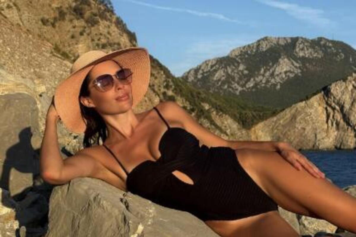 Voditeljka RTS u minijaturnom bikiniju