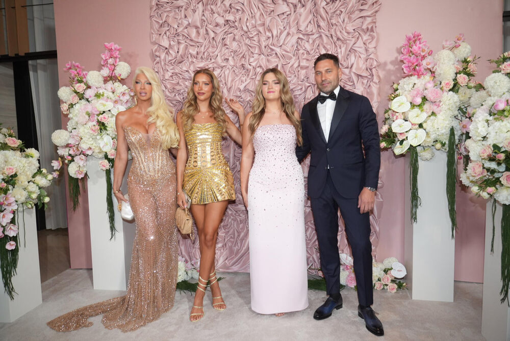 Jelena Karleuša, Duško Tošić, Nika Tošić, Atina Tošić