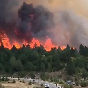 Požar guta sve pred sobom na Čvrsnici: Vatra došla do vikendica i crkve na Blidinju (VIDEO)