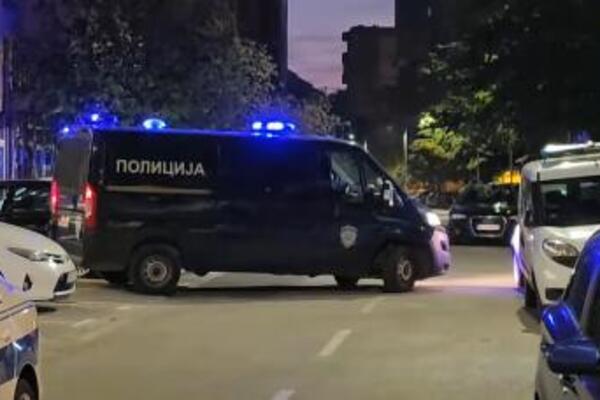 Sin nožem ubio majku u Novom Sadu: Stravične vesti od ranog jutra, policijske snage na terenu (VIDEO)
