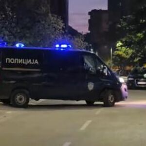 Sin nožem ubio majku u Novom Sadu: Stravične vesti od ranog jutra, policijske snage na terenu (VIDEO)