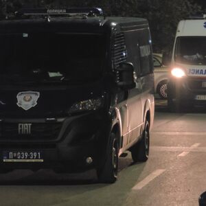 VOZAČ IZ ALEKSINCA UHAPŠEN ZBOG NESREĆE KOD MOJKOVCA: Autobus pun osnovaca udario u kamenu kosinu