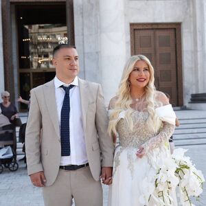 BAJKOVITO VENČANJE DEE ĐURĐEVIĆ: Ovakvu dekoraciju viđali smo samo na filmu, bračni par nije štedeo za ovaj dan