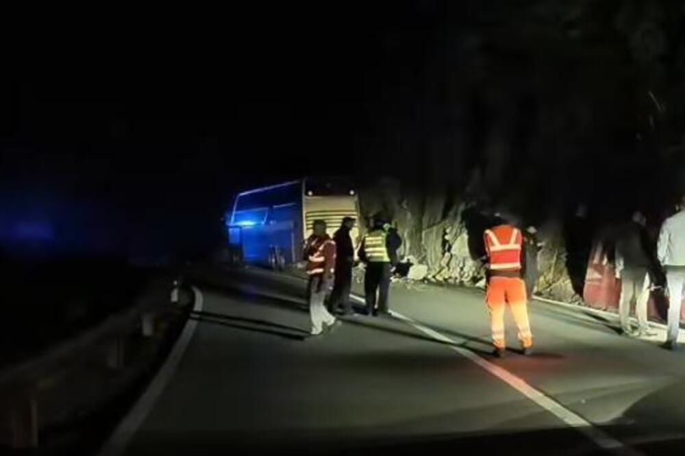 Vozač iz Srbije udario u stenu, ona se obrušila na autobus pun dece: Novi jezivi detalji nesreće kod Mojkovca