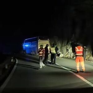 Vozač iz Srbije udario u stenu, ona se obrušila na autobus pun dece: Novi jezivi detalji nesreće kod Mojkovca