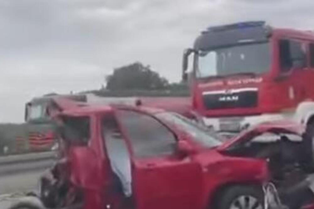 Dve osobe poginule na licu mesta, još dvoje povređeno: Novi stravični detalji nesreće kod Smedereva (VIDEO)