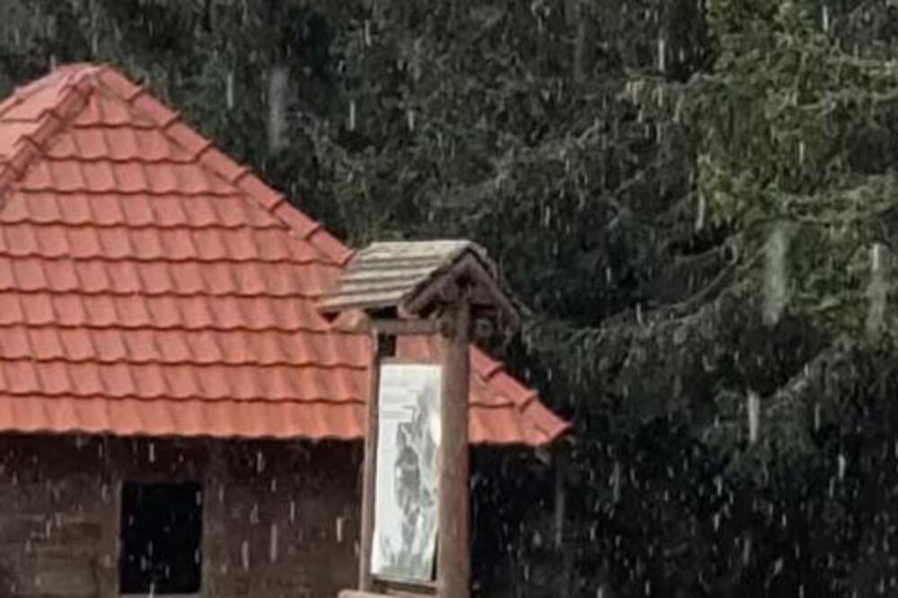 Prvi snimak snega u Srbiji: Zabelela se ova planina, veje kao usred zime (VIDEO)