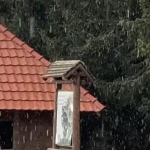 Prvi snimak snega u Srbiji: Zabelela se ova planina, veje kao usred zime (VIDEO)