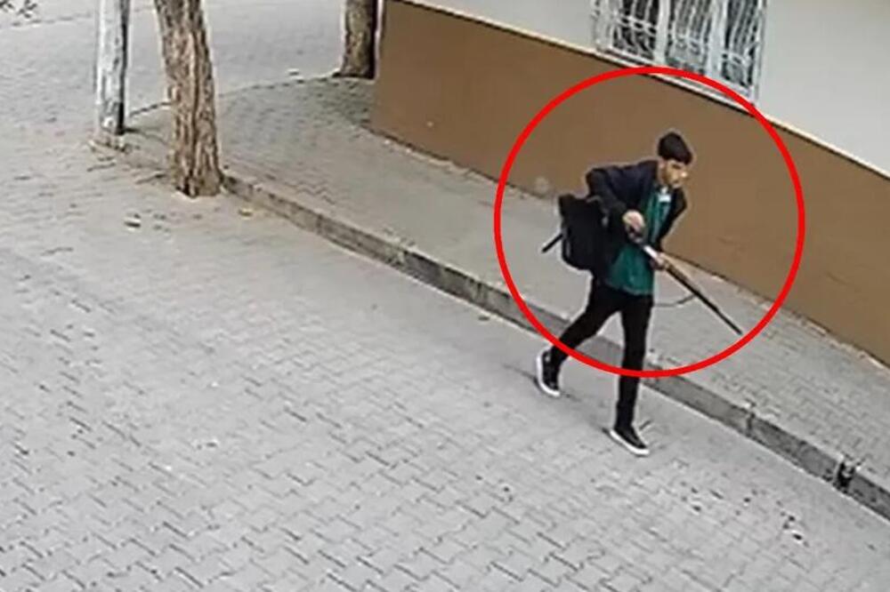 Ovo je napadač iz srednje škole u Turskoj! Dečak od 15 godina ranio najmanje 11 učenika, otkriven i motiv? (VIDEO)