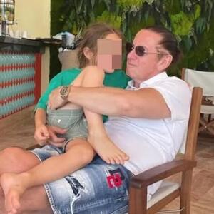 JAŠAR SE GODINAMA BORIO DA USVOJI DETE, A SAD OSVANULA SLIKA SA DEČAKOM DUGE KOSE! Evo ko je on!