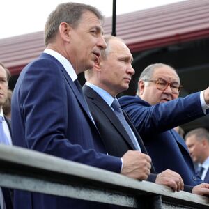 EVO KO JE ČOVEK KOJI JE PODELIO EVROPU! Zbog bogataša buknuo DIPLOMATSKI RAT, a evo koliko je ZAISTA "TEŽAK"