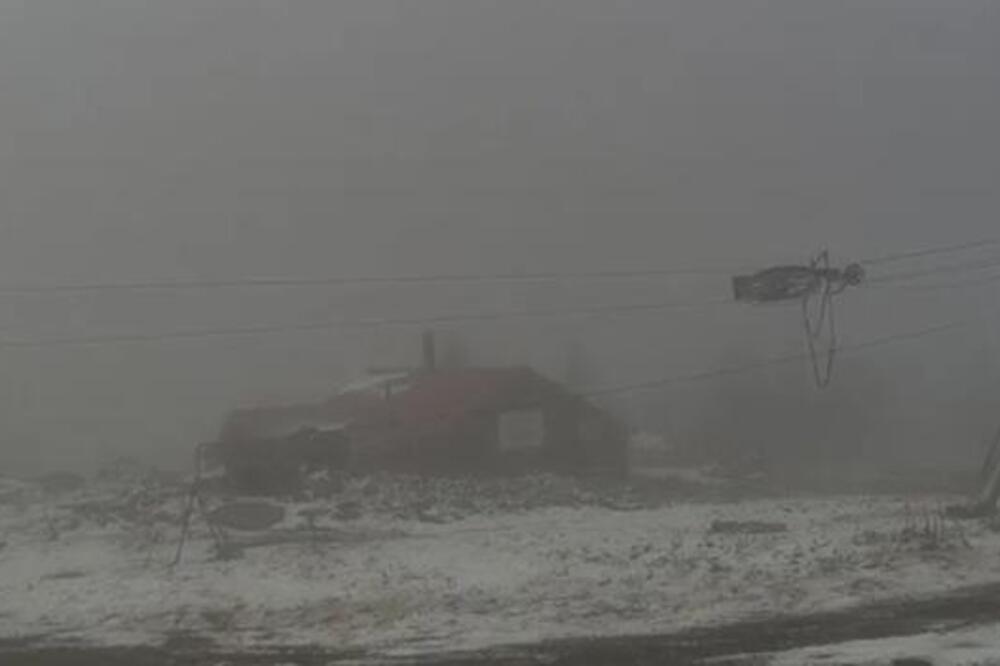 (Video) Mećava u Srbiji: Put kao da je nestao, ljudi moraju da voze na slepo!