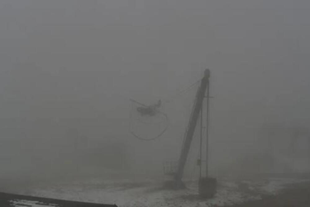 Sneg i dalje pada u ovom delu Srbije: Temperatura pala na nulu, sve se beli kao usred januara (FOTO)