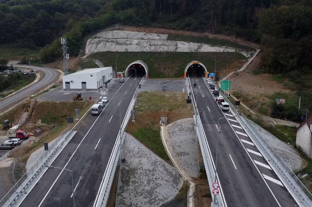 Nova vožnja u kontrasmeru! Drama na auto-putu Miloš Veliki: "Gledali smo i nismo verovali šta vidimo"