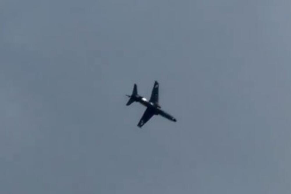 Srušio se britanski vojni avion: Letelica gorela u vazduhu, piloti jedva izvukli žive glave (VIDEO)