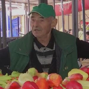 Iz armije došao na Đeram pijacu i postao legenda: Čika Gojko već 65 godina radi na istoj tezgi