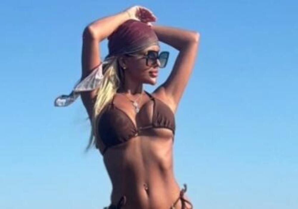 VODITELJKA VIŠE NE IZGLEDA OVAKO, CELA SE UTEGLA: Promenila lični opis, gledajte samo (FOTO)