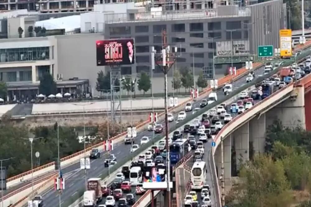 Totalni kolaps u Beogradu: Vozila skoro da stoje na mostu, izbegavajte ove deonice (FOTO)