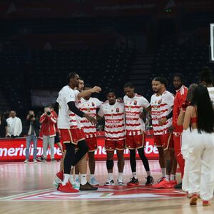 ĐOKOVIĆ U ARENI! Teniski GOAT uživo gleda Zvezdu protiv Žalgirisa! Obukao moćnu majicu, dočekan ovacijama! (FOTO)