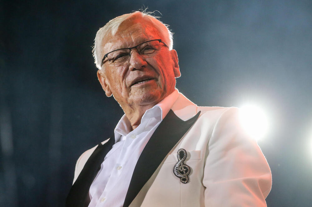 Milanče Radosavljević postao počasni član udruženja pisaca: Svečano veče posvećeno legendi narodne muzike