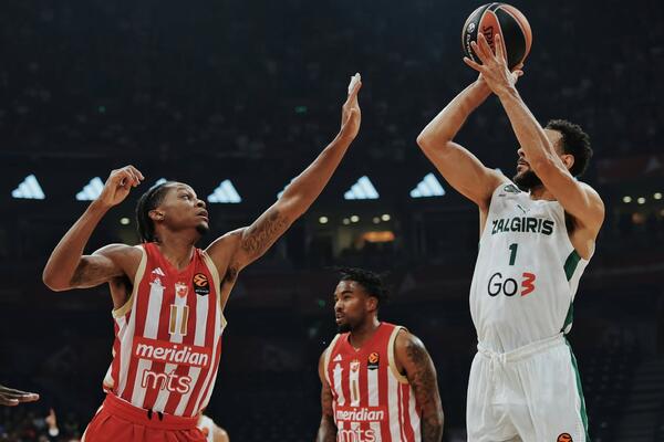 Zvezda izgubila na premijeri: Žalgiris u finišu utišao Arenu!