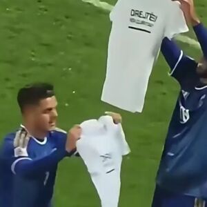 SKANDAL U PRIŠTINI: Murići posle gola pokazao poruku podrške bivšim liderima OVK! UEFA na potezu (VIDEO)