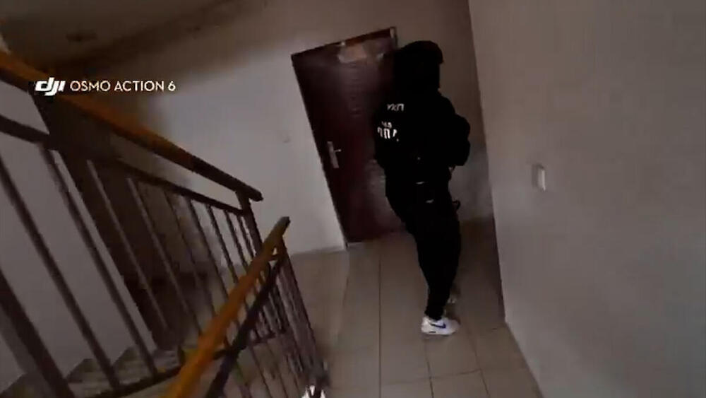 Dolijali krupni igrači, zaplenjen arsenal i velika količina droge: Policija sprovela žestoku akciju u Novom Sadu!
