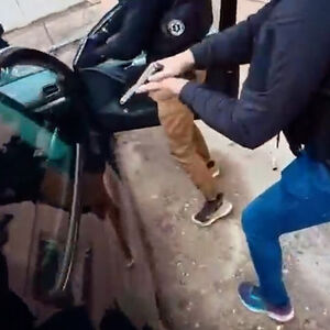 Pogledajte veliku akciju hapšenja u Obrenovcu: Pala dva narko dilera, zaplenjeno 50 kilograma droge! (VIDEO)