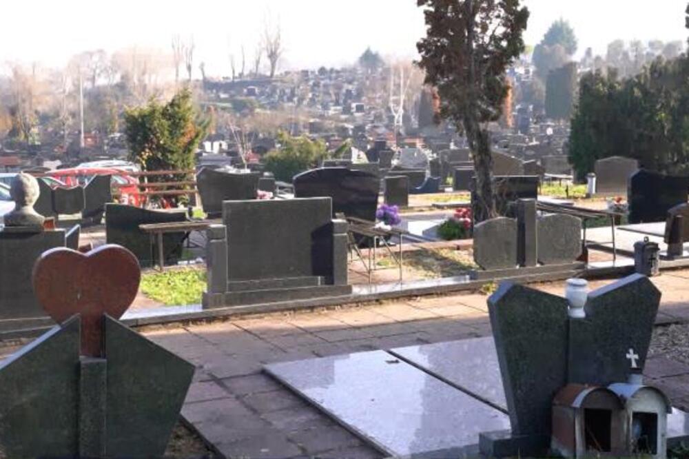 Stanko sam sebi podigao spomenik za života: Ljudi zaćute kad pročitaju ono što je napisao (FOTO)