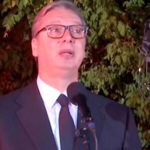 (UŽIVO) "Hvala vam što ste uvek bili uz svoju zemlju" Vučić se obraća građanima ispred zgrade Predsedništva