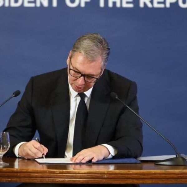 "DOŠAO JE ČAS ODLUKE" Aleksandar Vučić podneo ostavku na mesto predsednika Srbije!