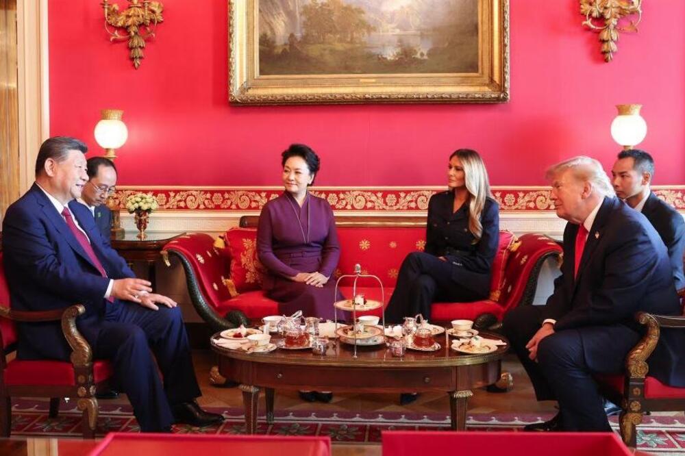 Si Đinping i Peng Lijuen razgovarali uz čaj sa predsednikom SAD Donaldom Trampom i njegovom suprugom