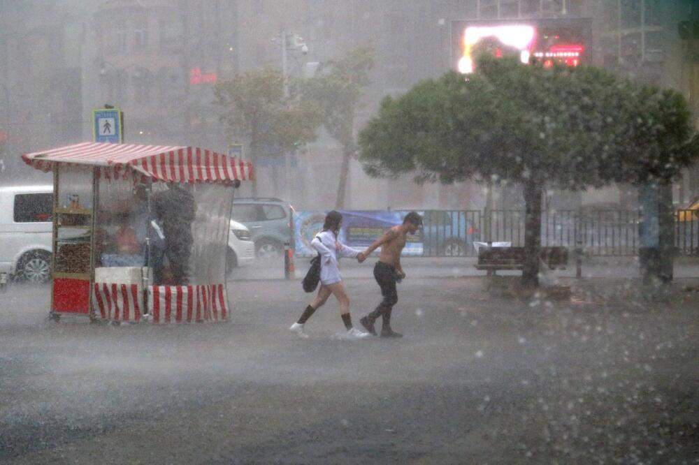 Potop u Turskoj, snažno nevreme paralisalo Istanbul i Ankaru: Kiša izazvala poplave i klizišta, a haos tek stiže!