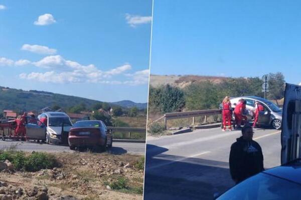 Automobili potpuno uništeni, jedan visi na ivici mosta: Strašna nesreća kod Kragujevca! Ima i povređenih