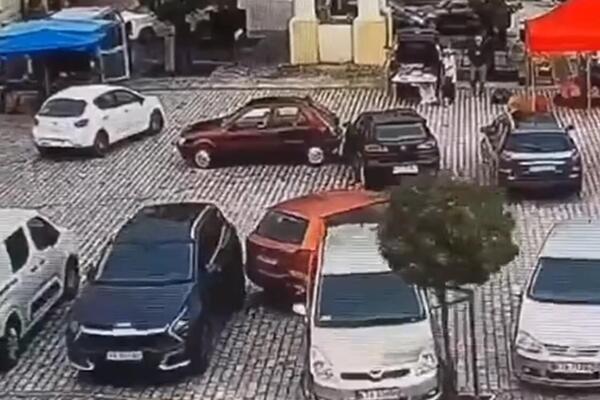 Žena na parkingu napravila haos, ljudi gledaju i ne veruju šta radi: Htela da se isparkira, pa se pogubila (VIDEO)