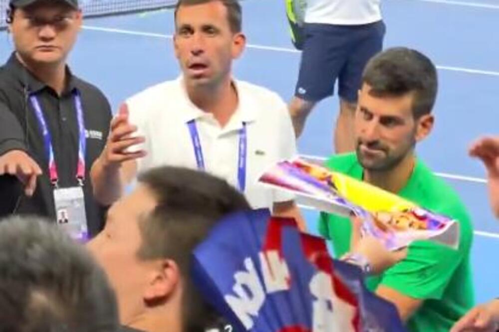 Novak Đoković pogođen u glavu! Skandal na terenu u Kini VIDEO