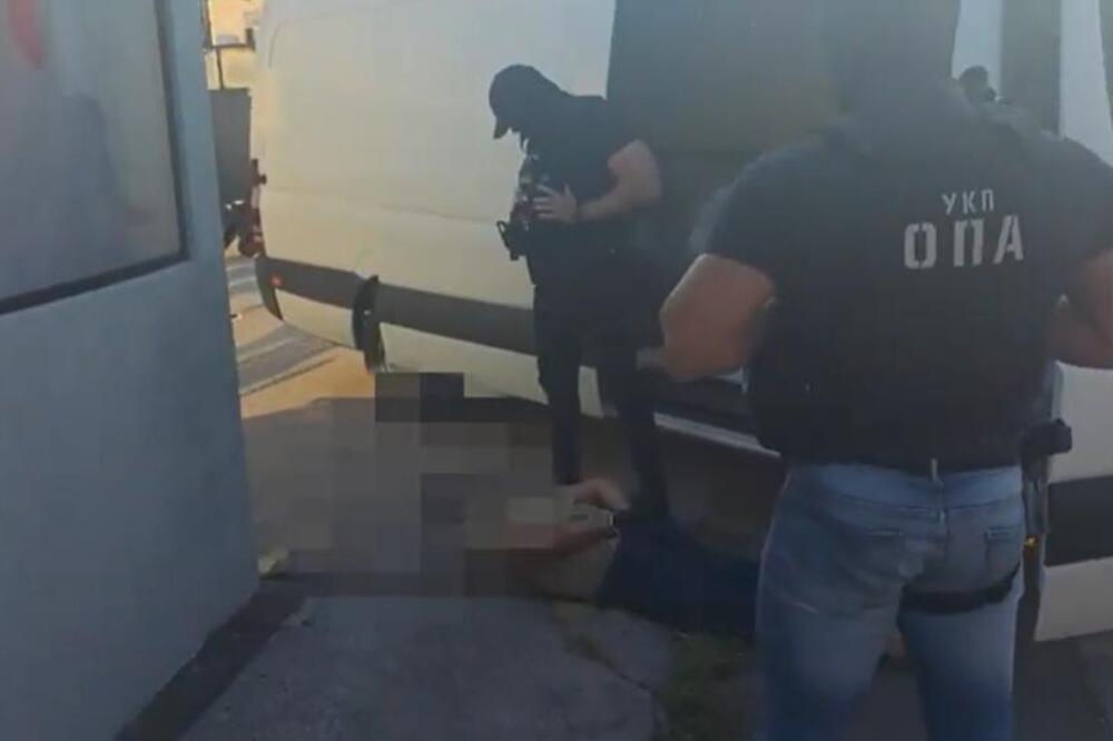 Dramatična akcija policije na Zrenjaninskom putu: U kombiju nađeno 70 kilograma droge, uhapšena dvojica VIDEO