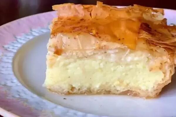Recept za brzu, grčku krempitu od gotovih kora! Spolja hrskava, unutra puna krema, gotova za 20 minuta